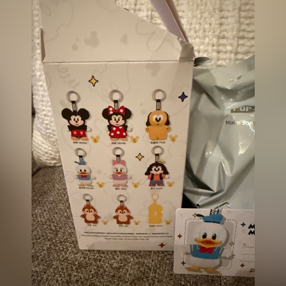 PopMart Mickey Family Cute Together Keychain - confirmed Donald Duck - Picture 4 of 6